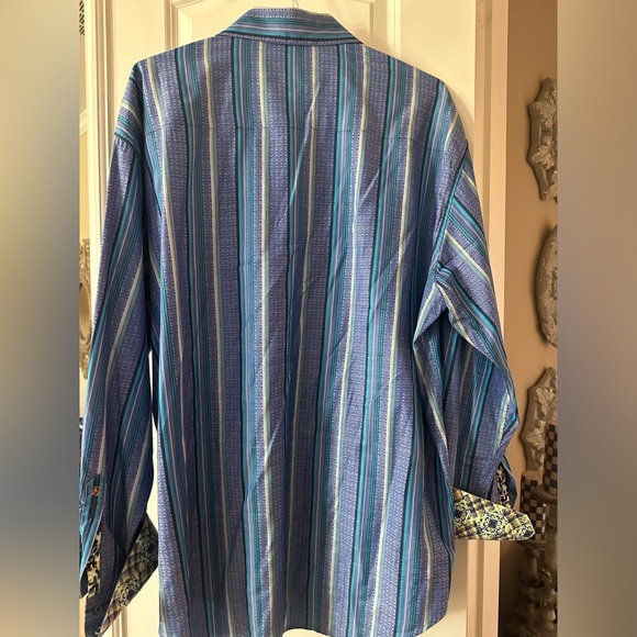 Robert Graham, 3xl fits like 2x, button down, long sleeve - Picture 3 of 3